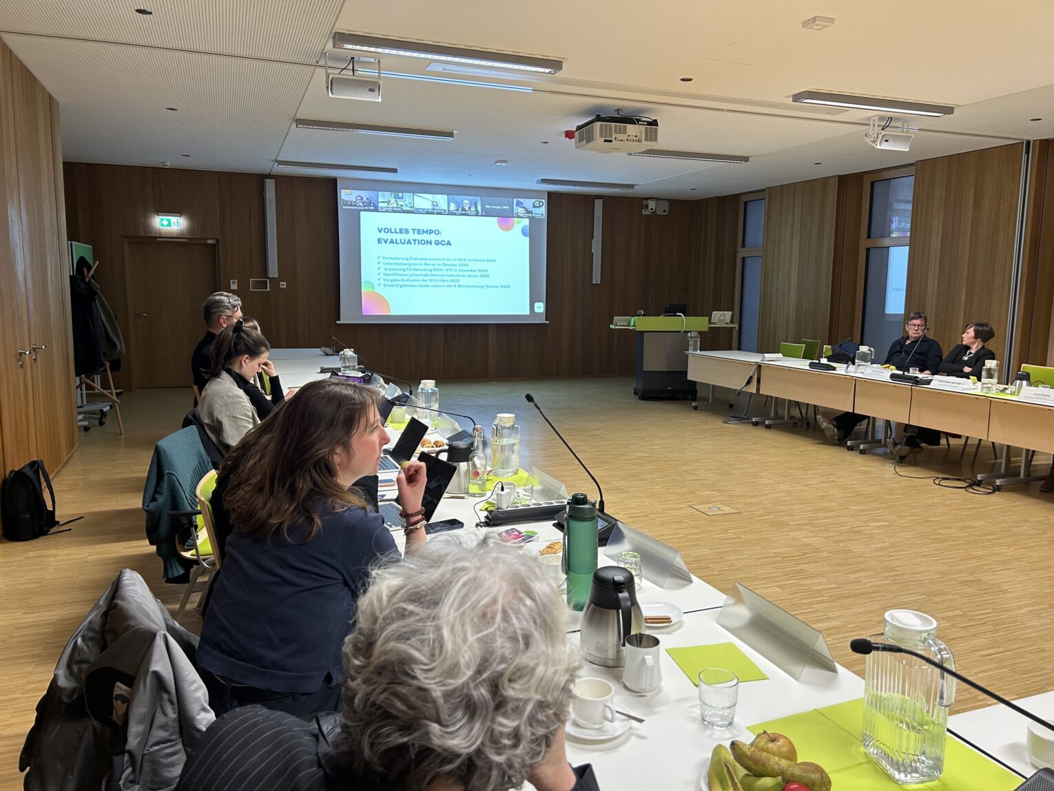 Foto von der laufenden 3. Beiratssitzung im Konferenzraum des Umweltbundesamts